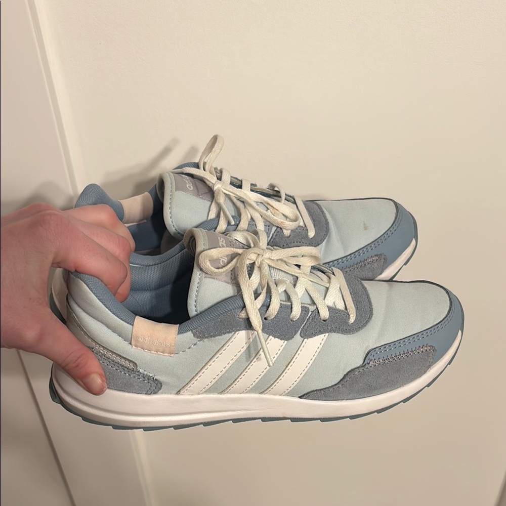 Adidas Sneakers